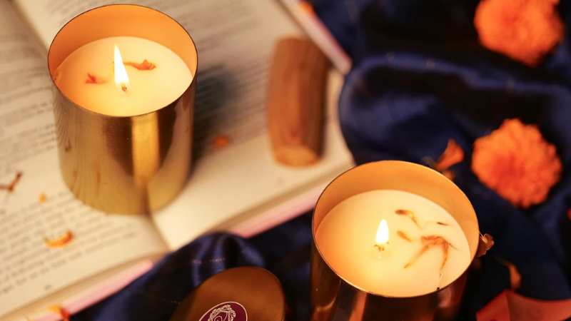 Illuminate Your Space: Aromatherapy Bliss with Vedaant Organic's Rose Dew and Sandalwood Soy Wax Candles
