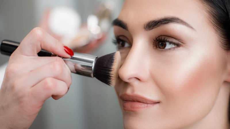 Elevate Your Beauty Routine: Trending Makeup Tips Infused with Vedaant Organic's Natural Essentials